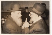 הרב ורנר 222 - לכאורה הרב ורנר הוא הנראה באמצע, אבל מי השמאלי.jpg