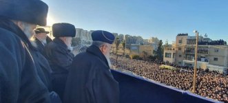 _הראשל__צ_הרב_יצחק_יוסף_ומרן_האדמור_מגור_בחתונת_נכד_האדמור.jpg