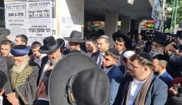 _מרן_הגרי_יוסף_בלוויה.jpg