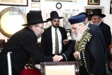 מרן הרב יצחק והרב קולדצקי.jpeg