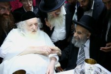 _משה_צדקה_בביקור_1אצל הגר''מ שטרנבוך.jpg