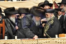 חתונת-בעלזא-סעודה-חלק-2-צילום-אנשי-בעק-13-470x312[1].jpg