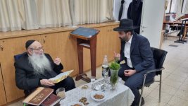 ה_שר_הדתות_בניחום_אבלים_אצל_מרן_הגרמ_מאיה_שיושב_שבעה_על_אחיו_זל.jpg
