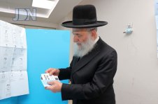 רבי ראובן אלבז.jpg
