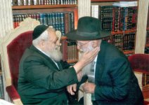 מרן מחבב את תלמידו ומדפיס ספריו הרב משנה בקשי.jpg