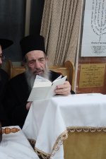 הגה''צ חכם ניסים בן שמעון שליט''א בתפילת ערבית בפורים.JPG
