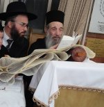 הגה''צ חכם ניסים בן שמעון שליט''א בקריאת ברוך מרדכי.JPG