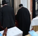 הגה''צ חכם ניסים בן שמעון שליט''א במודים בערבית בפורים.JPG