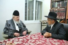 עם הגרב''מ אזרחי.jpg