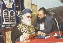 אבא בהתייעצות עם הגרעי.JPG