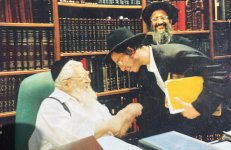מקרבנו בחביבות עם רד בן יצחק.JPG
