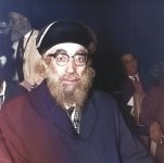 הרב יצחק אבוחצירא רבה של רמלה עם מצנפת.jpg