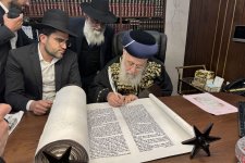הכנסת-ספר-תורה-4_1024x683.jpg