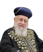 הרב יצחק מחייך - בלי רקע.png