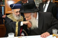 הגרב״מ-אזרחי-לראשל״צ-הגר״י-יוסף-•-״יש-לנו-הכרת-הטוב-רבה-אליכם״-22-1533x1024.jpg
