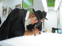 ביקור-הגאבד-הגרש-מחפוד-במעבדת-גילוי-חרקים-במזון-7.jpg