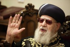 הרב עובדיה יוסף ביופיו.jpg