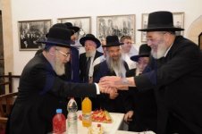 הכתרת-הרב-יצחק-יוסף-לראשון-לציון-בראשות-הרב-עובדיה-יוסף-צילום-שוקי-לרר-2-470x312.jpg