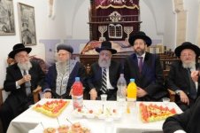 הכתרת-הרב-יצחק-יוסף-לראשון-לציון-בראשות-הרב-עובדיה-יוסף-צילום-שוקי-לרר-7-470x312.jpg