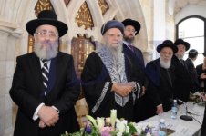 הכתרת-הרב-יצחק-יוסף-לראשון-לציון-בראשות-הרב-עובדיה-יוסף-צילום-שוקי-לרר-19-470x312.jpg