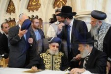 הכתרת-הרב-יצחק-יוסף-לראשון-לציון-בראשות-הרב-עובדיה-יוסף-צילום-שוקי-לרר-31-470x312.jpg