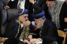 הכתרת-הרב-יצחק-יוסף-לראשון-לציון-בראשות-הרב-עובדיה-יוסף-צילום-שוקי-לרר-41-470x312.jpg
