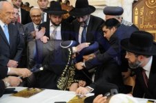 הכתרת-הרב-יצחק-יוסף-לראשון-לציון-בראשות-הרב-עובדיה-יוסף-צילום-שוקי-לרר-44-470x312.jpg