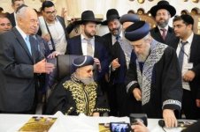 הכתרת-הרב-יצחק-יוסף-לראשון-לציון-בראשות-הרב-עובדיה-יוסף-צילום-שוקי-לרר-48-470x312.jpg