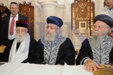 הכתרת-הרב-יצחק-יוסף-לראשון-לציון-בראשות-הרב-עובדיה-יוסף-צילום-שוקי-לרר-100-470x312.jpg