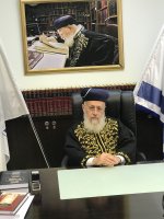 בלשכתו 1.jpg