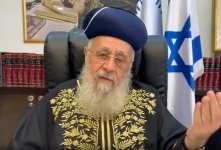 בלשכתו 2.jpg