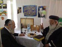 בסוכתו עם הרשל''צ הגרש''מ עמאר שליט''א.jpg