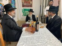 בסוכתו עם אחיו הגר''מ יוסף שליט''א ראש בד''ץ בית יוסף ויו''ר שס אריה דרעי.jpg
