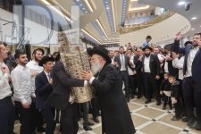 רבי-ראובן-אלבז-בהקפות-שניות-בהיכל-ישיבתו-אור-החיים-בירושלים-צילום-ש.פ.ה-5.jpg רבי-ראובן-אלבז-בהקפות-שניות-בהיכל-ישיבתו-אור-החיים-בירושלים-צילום-ש.פ.ה-5.jpg