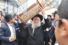 רבי-ראובן-אלבז-בהקפות-שניות-בהיכל-ישיבתו-אור-החיים-בירושלים-צילום-ש.פ.ה-11.jpg רבי-ראובן-אלבז-בהקפות-שניות-בהיכל-ישיבתו-אור-החיים-בירושלים-צילום-ש.פ.ה-11.jpg