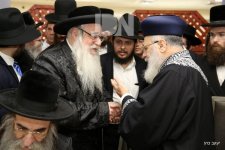 כְּאִישׁ-אֶחָד-בְּלֵב-אֶחָד-•-אדמורים-ורבנים-בשמחת-השבע-ברכות-לבתו-של-הראשלצ-רבי-יצחק-יוסף-14-...jpg