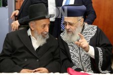 כְּאִישׁ-אֶחָד-בְּלֵב-אֶחָד-•-אדמורים-ורבנים-בשמחת-השבע-ברכות-לבתו-של-הראשלצ-רבי-יצחק-יוסף-7-7...jpg