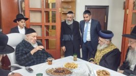 רבי-יצחק-יוסף-אצל-רבי-ברוך-אבוחצירא-כסלו-תשעז-3.jpg