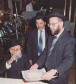 עם מרן הגר''י צדקה.jpg