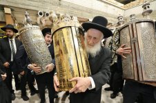 הכנסת-ספר-תורה-חזון-יוסף-10-1536x1023.jpg הכנסת-ספר-תורה-חזון-יוסף-10-1536x1023.jpg