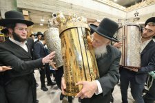 הכנסת-ספר-תורה-חזון-יוסף-11-1536x1025.jpg הכנסת-ספר-תורה-חזון-יוסף-11-1536x1025.jpg