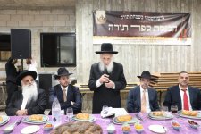 הכנסת-ספר-תורה-חזון-יוסף-12-1536x1024.jpg הכנסת-ספר-תורה-חזון-יוסף-12-1536x1024.jpg