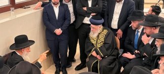 מרן שליטא בניחום אצל הגרר אלבז ניסן פו 31.jpeg