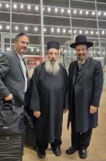  בטוויטר הגאון הצדיק חכם ניסים בן שמעון שליטא בשדה התעופה בדרכו למסע חיזוק בקהילות היהודיות במ...jpg