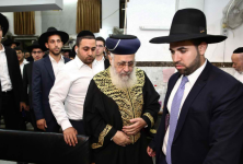 מרן הרשל''צ ר' יצחק יוסף שליט''א.png